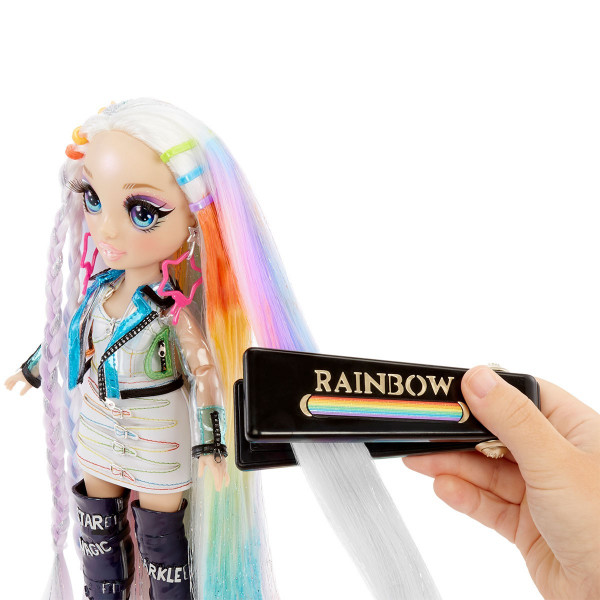 Лялька Rainbow High – Стильна зачіска (з аксесуарами)