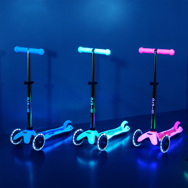 Самокат Micro серії Mini Deluxe Glow LED – Арктичний синій