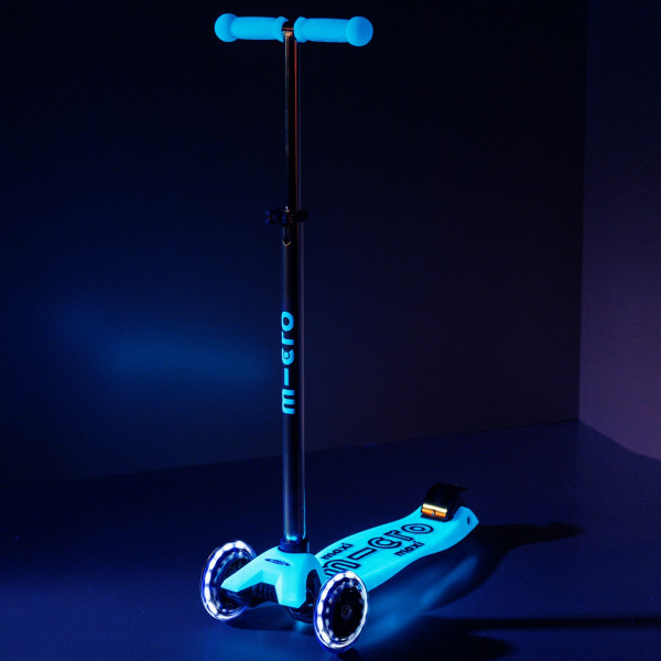 Самокат Micro серії Maxi Deluxe Glow LED – Синій кришталь