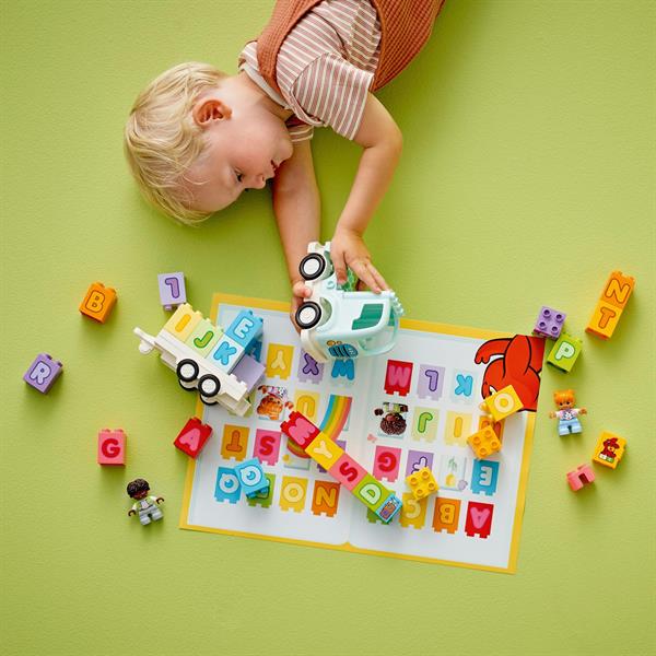 Конструктор LEGO DUPLO Town Вантажівка з абеткою 36 деталей (10421)