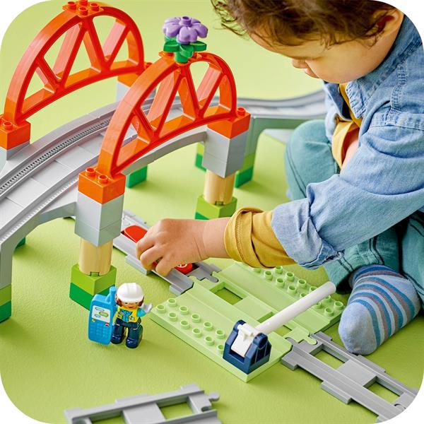 Конструктор LEGO DUPLO Town Залізничний міст і колії додатковий набір 42 деталі (10426)