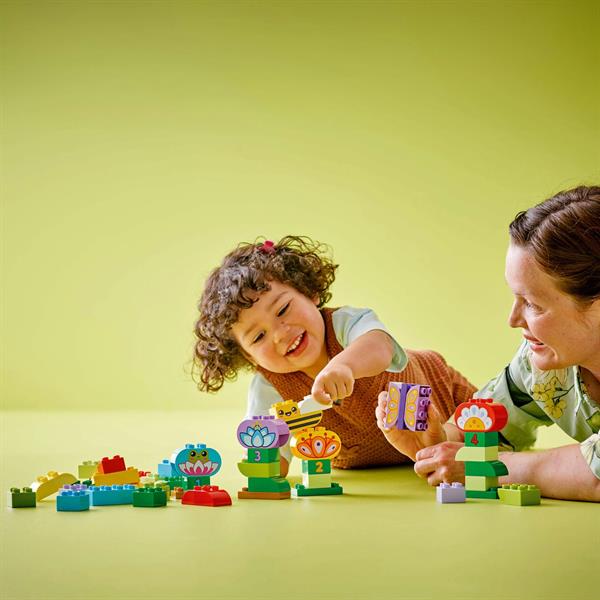 Конструктор LEGO DUPLO Town Творчий сад і квіти 45 деталей (10444)