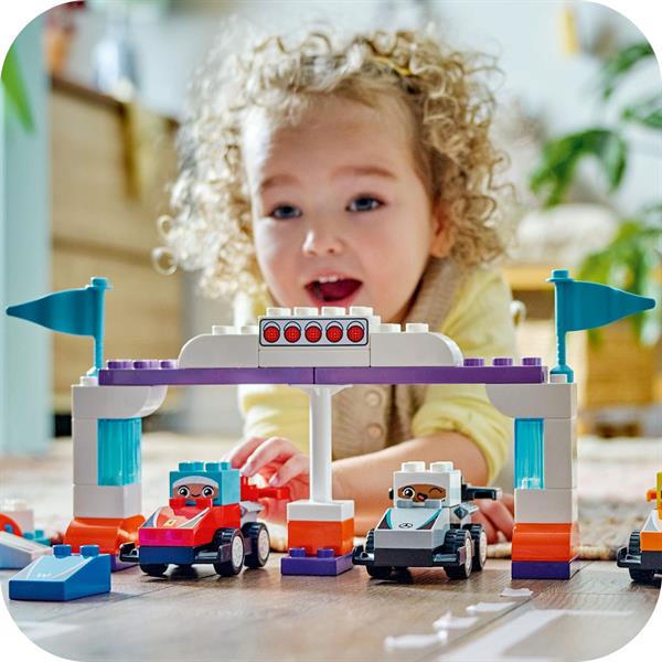 Конструктор LEGO DUPLO Town Автомобілі для перегонів і пілоти команд Формули-1, 70 деталей (10445)