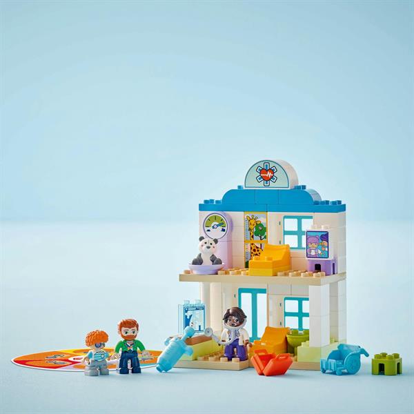 Конструктор LEGO DUPLO Town Уперше: візит до лікаря 65 деталей (10449)
