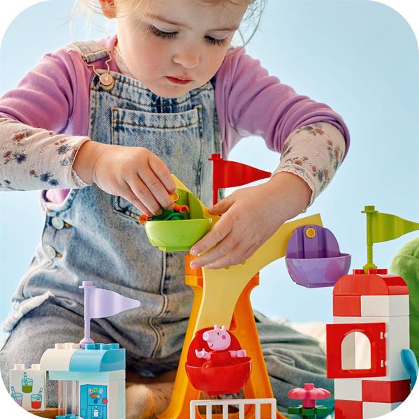 Конструктор LEGO DUPLO Свинка Пеппа Ярмарок розваг 53 деталі (10453)