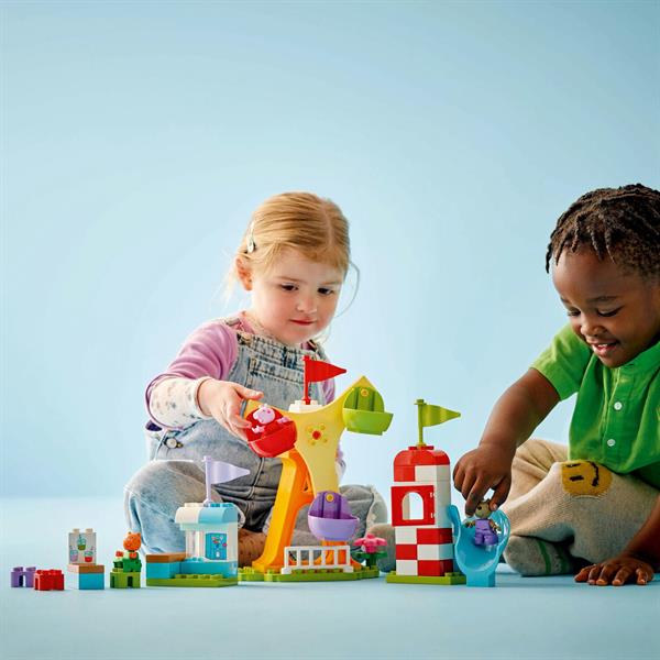 Конструктор LEGO DUPLO Свинка Пеппа Ярмарок розваг 53 деталі (10453)