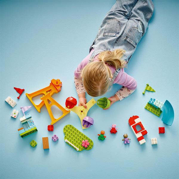 Конструктор LEGO DUPLO Свинка Пеппа Ярмарок розваг 53 деталі (10453)