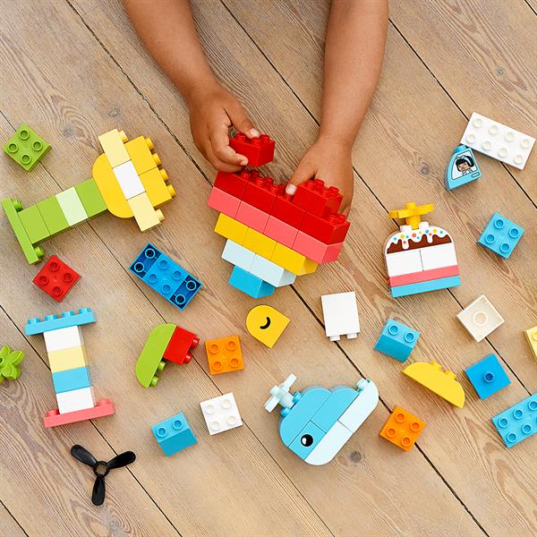 Конструктор LEGO DUPLO Коробка-серце 80 деталей (10909)
