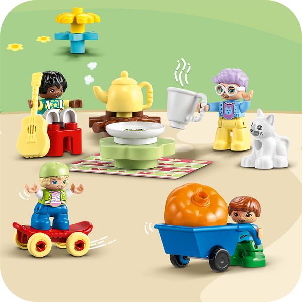 Конструктор LEGO DUPLO Town Будиночок на дереві 3 в 1, 126 деталей (10993)