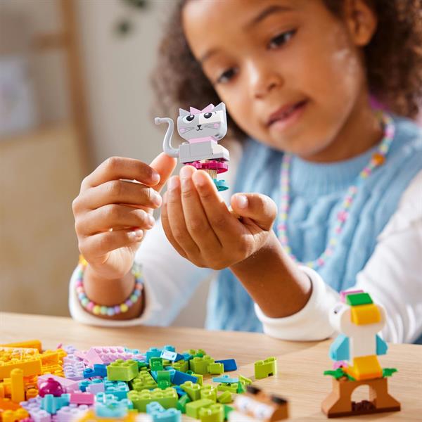 Конструктор LEGO Classic Творчі улюбленці 450 деталей (11034)
