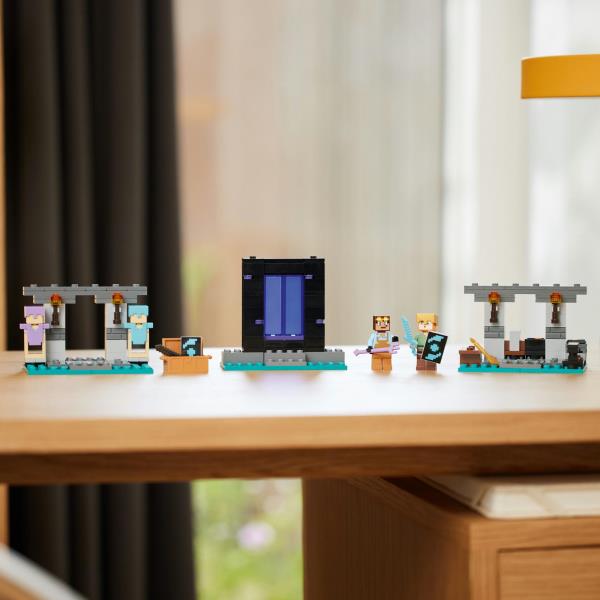 Конструктор LEGO Minecraft Зброярня 203 деталі (21252)