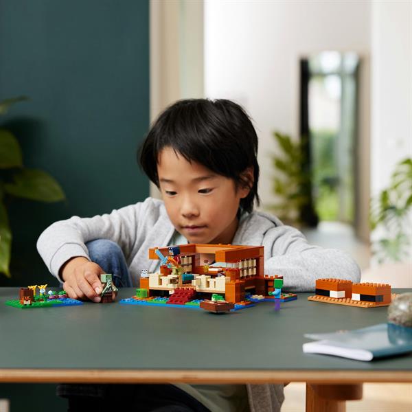Конструктор LEGO Minecraft Будинок у формі жаби 400 деталей (21256)