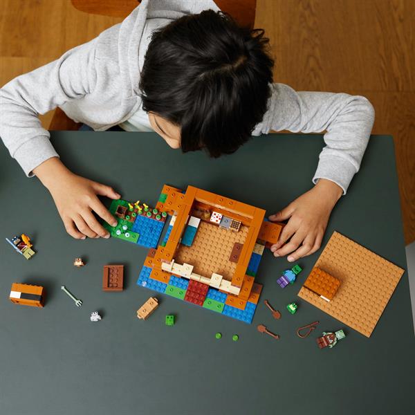Конструктор LEGO Minecraft Будинок у формі жаби 400 деталей (21256)