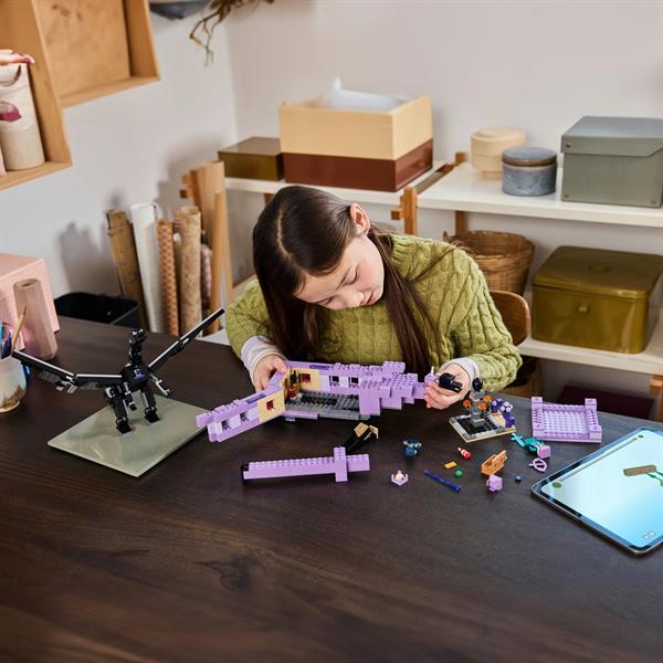 Конструктор LEGO Minecraft Дракон Енду і Корабель Краю 657 деталей (21264)