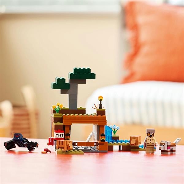 Конструктор LEGO Minecraft Шахтна експедиція Броненосець 247 деталей (21269)