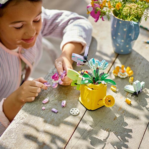 Конструктор LEGO Creator Квіти в лійці 420 деталей (31149)