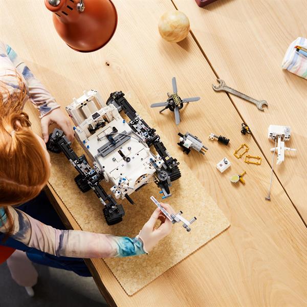 Конструктор LEGO Technic Місія NASA Марсохід Персеверанс (42158)
