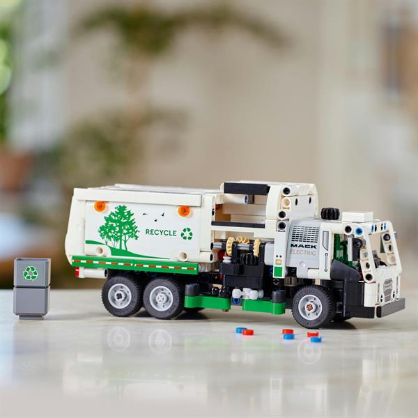 Конструктор LEGO Technic Сміттєвоз Mack LR Electric 503 деталі (42167)