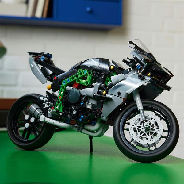 Конструктор LEGO Technic Мотоцикл Kawasaki Ninja H2R 643 деталі (42170)