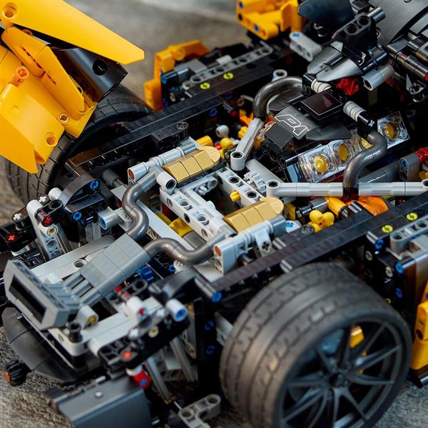 Конструктор LEGO Technic McLaren P1 3893 деталі (42172)
