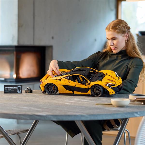 Конструктор LEGO Technic McLaren P1 3893 деталі (42172)