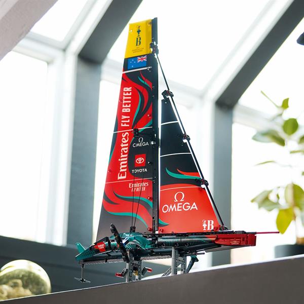 Конструктор LEGO Technic Яхта Emirates Team New Zealand AC75 962 деталі (42174)