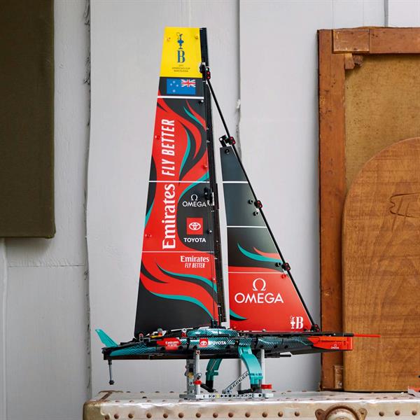 Конструктор LEGO Technic Яхта Emirates Team New Zealand AC75 962 деталі (42174)