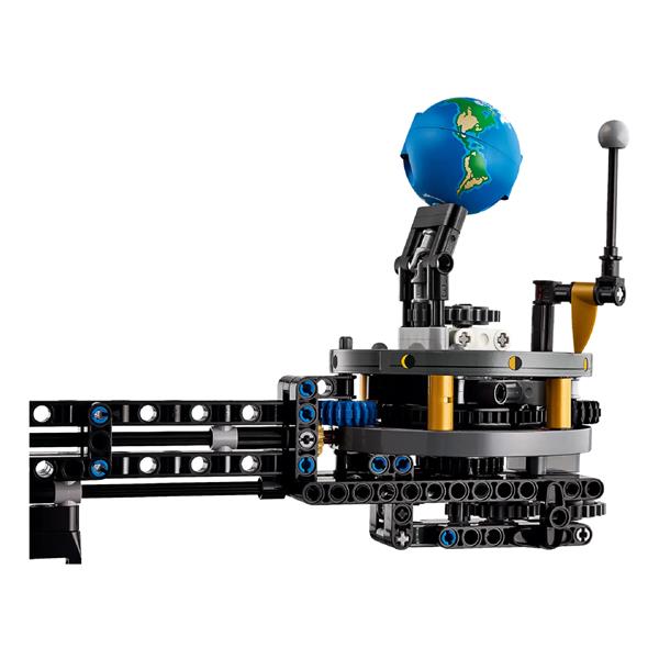 Конструктор LEGO Technic Земля та Місяць на орбіті 526 деталей (42179)