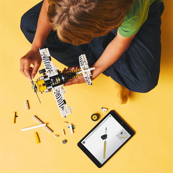 Конструктор LEGO Technic Буш-літак 333 деталі (42198)