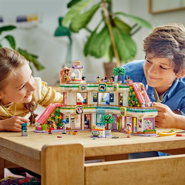 Конструктор LEGO Friends Торговельний центр у Хартлейк-Сіті, 1237 деталей (42604)