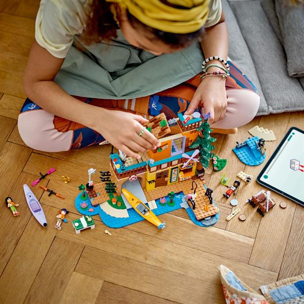 Конструктор LEGO Водні види спорту в таборі пригод Friends 628 деталей (42626)