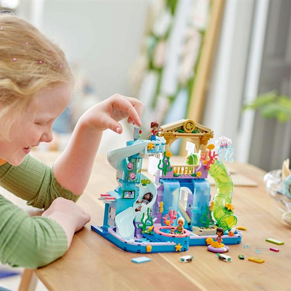 Конструктор LEGO Friends Аквапарк Хартлейк-Сіті 814 деталей (42630)