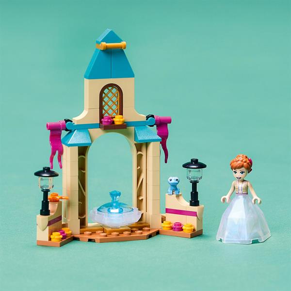 Конструктор LEGO Disney Princess Холодне серце 2 Подвір'я палацу Анни 74 деталі (43198)