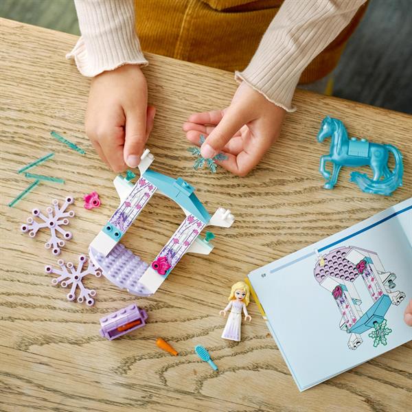 Конструктор LEGO Disney Princess Холодне серце 2 Ельза та крижана конюшня Нокка 53 деталі (43209)