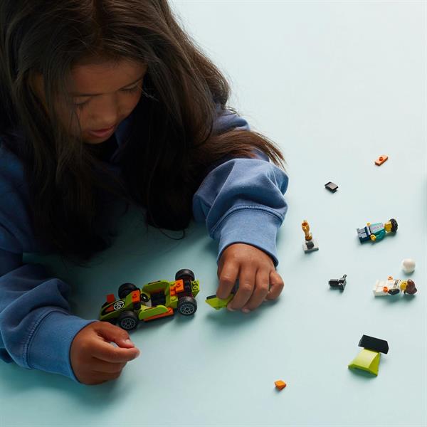 Конструктор LEGO City Зелений автомобіль для перегонів 56 деталей (60399)