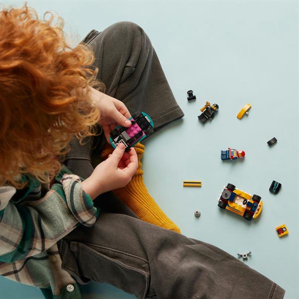 Конструктор LEGO City Картинг і гонщики 99 деталей (60400)