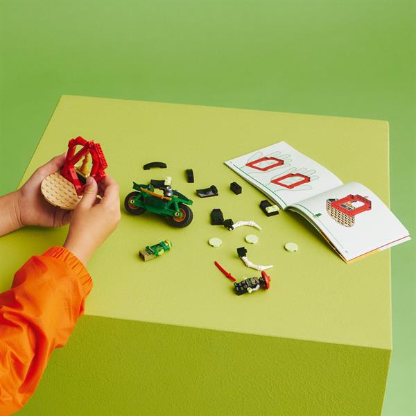 Конструктор LEGO NINJAGO Дорожній мотоцикл ніндзя Ллойда 64 деталі (71788)