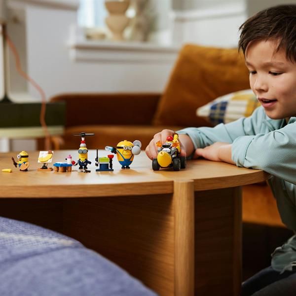 Конструктор LEGO Despicable Me 4 Посіпаки й банановий автомобіль 136 деталей (75580)