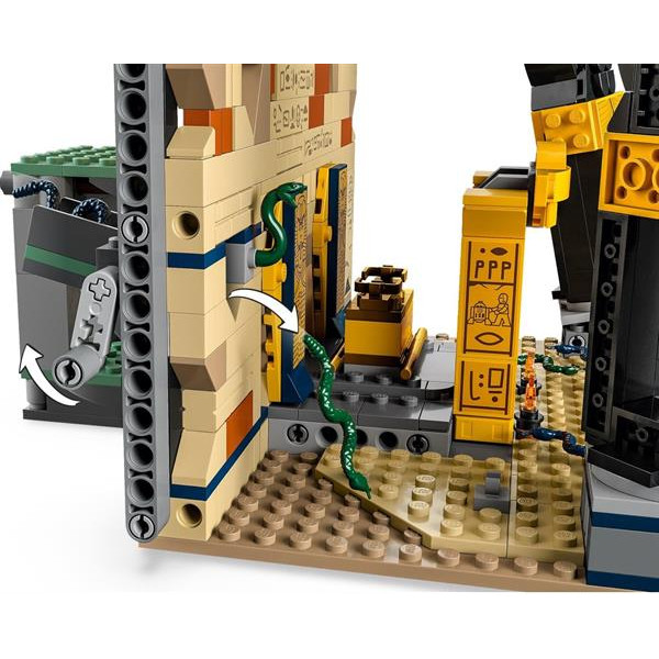 Конструктор LEGO Indiana Jones Втеча із загубленої гробниці 600 деталей (77013)