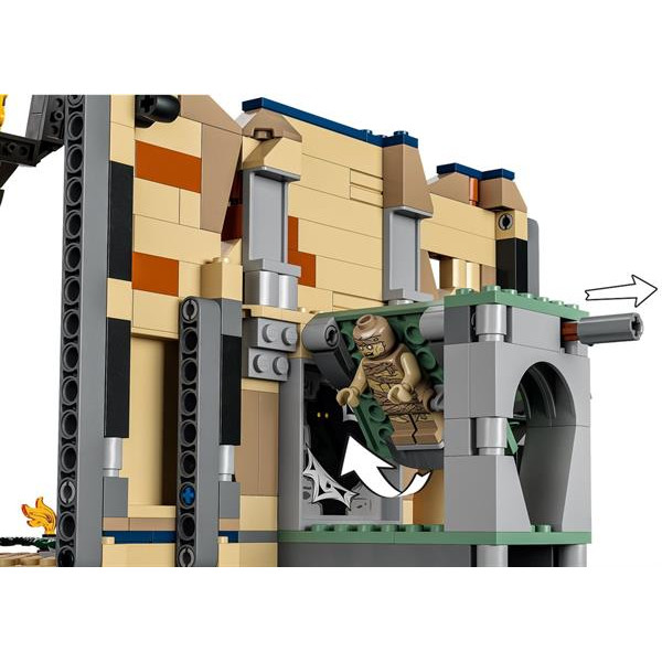 Конструктор LEGO Indiana Jones Втеча із загубленої гробниці 600 деталей (77013)